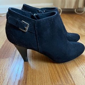 🌻Black suede booties